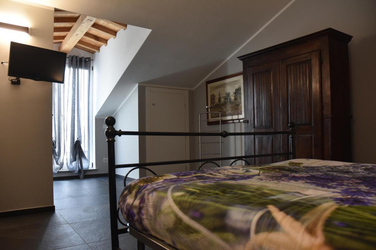 Collina Di Cloe Apartamento Guarene Exterior foto